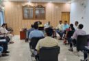 DM J Priyadarshini : डीएम जे प्रियदर्शनी की अध्यक्षता में जिले में पंचायत सरकार भवनों के निर्माण की प्रगति की समीक्षा बैठक